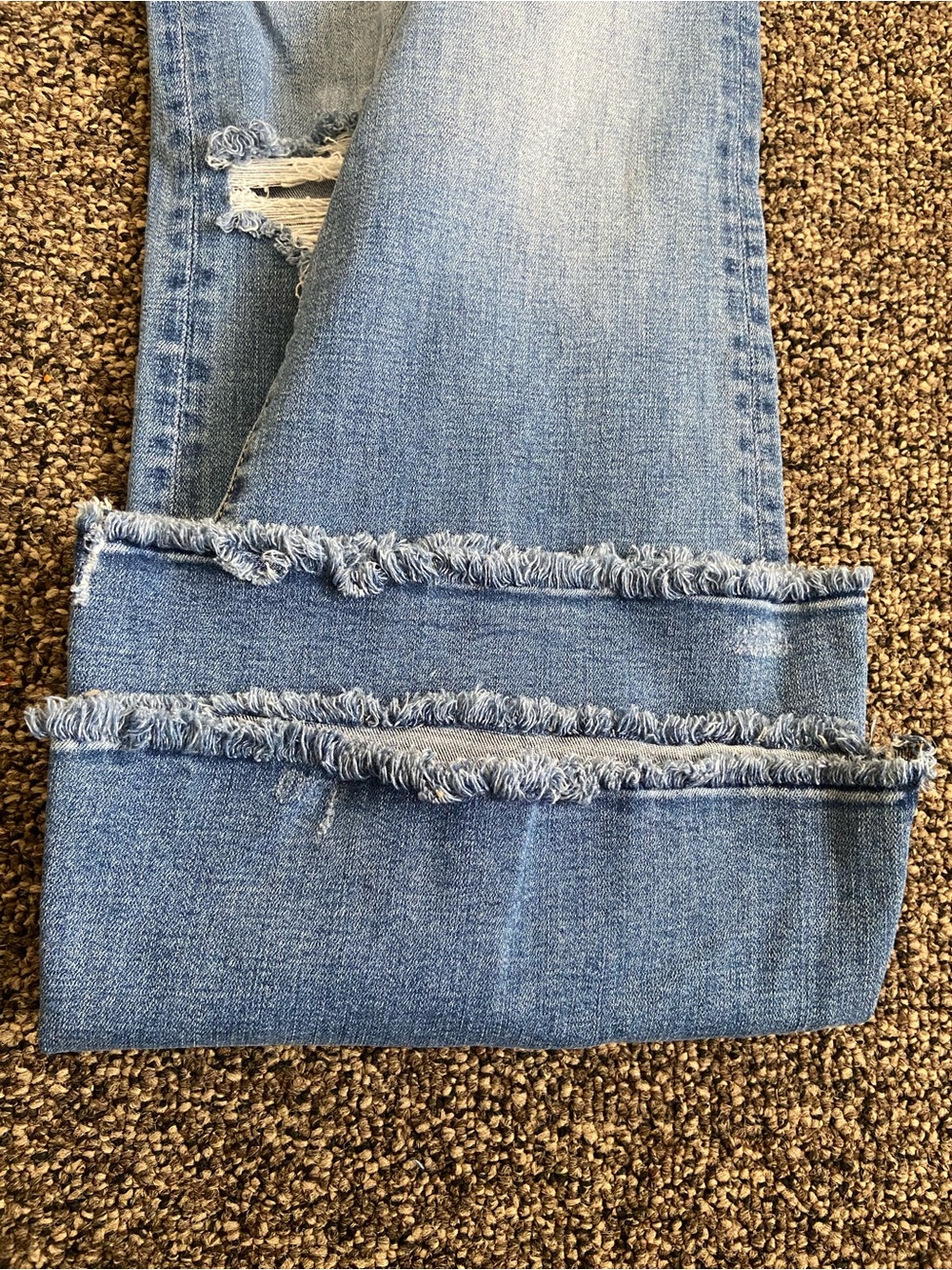 American Eagle Super Hi-Rise Flare Jeans Distressed Raw Hem Size 4 Short - Picture 8 of 16